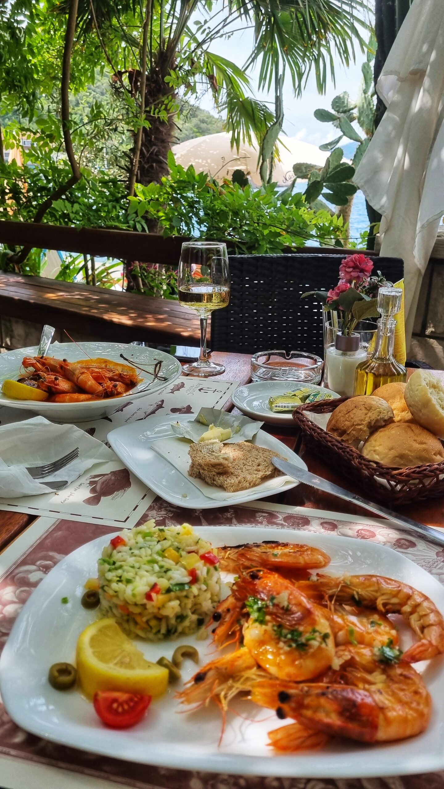 Baai van Kotor Rose uit eten, Tivat, roadtrip Montenegro route tips