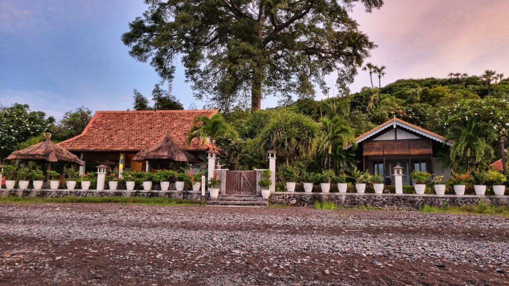 Overnachten aan het strand bij Kembali Beach Bungalow Amed Beach; doen in Amed Oost Bali tips