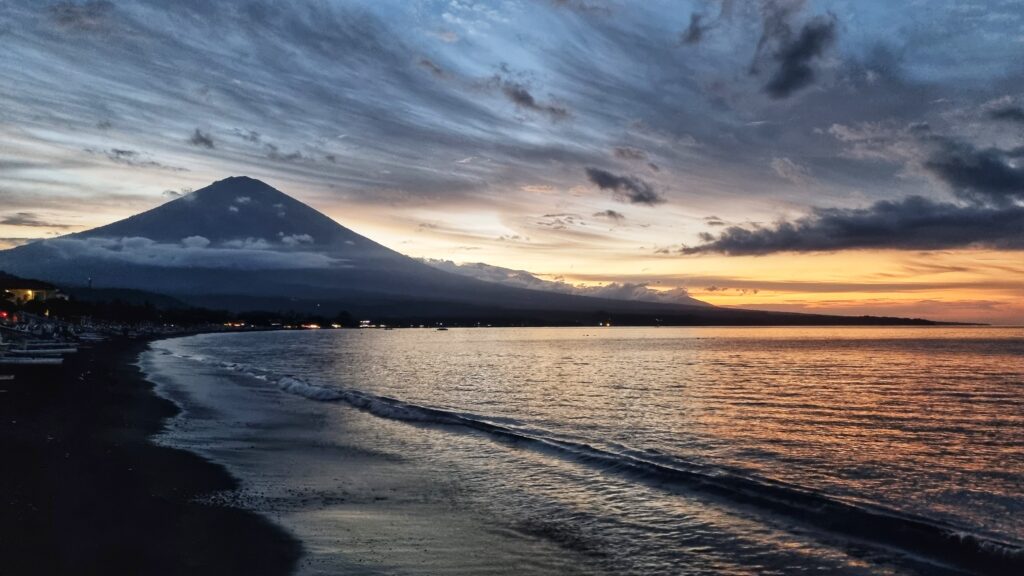 Zonsondergang Agung Amed Beach; doen in Amed Oost Bali tips