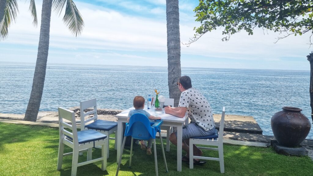 Vakantie Bali met baby dreumes handige tips voor op reis (kinderstoel, uit eten)