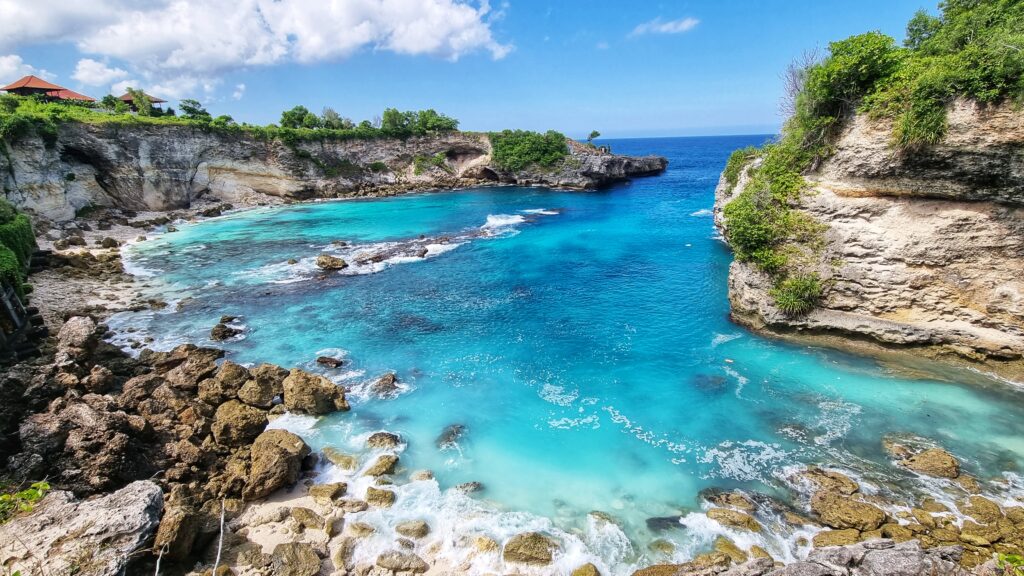 Blue Lagoon CeninganThe Island beach bar, Nusa Ceningan, zeewierplantages, zonsondergang; doen op Nusa Lembongan tips