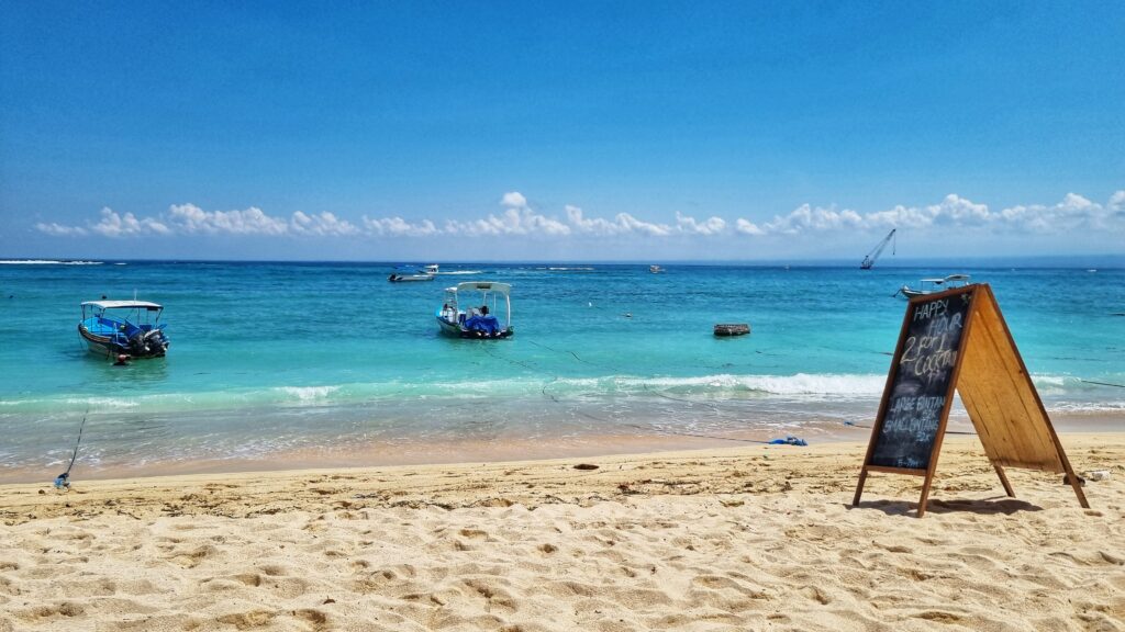 Pizza eten op Jungut Batu beach, leuke restaurant tip; doen op Nusa Lembongan, Bali, tips