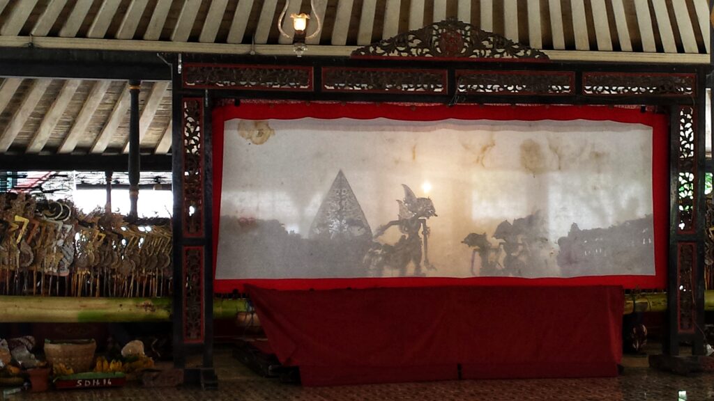 Kraton, schaduwpoppenspel (Wayang Kulit); doen in Yogyakarta tips; rondreis reisroute Indonesie 3 weken