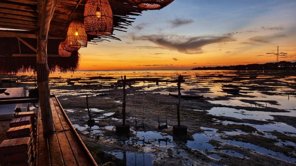 The Island beach bar, Nusa Ceningan, zeewierplantages, zonsondergang; doen op Nusa Lembongan tips