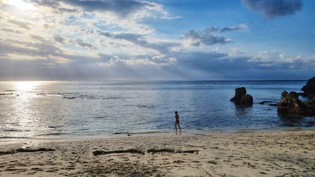 Secret beach bij Mushroom Bay, mooiste stranden, doen op Nusa Lembongan, Bali, tips