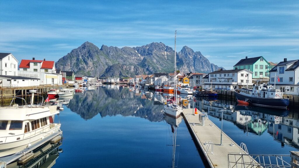 Henningsvaer haven: Lofoten roadtrip route: bezienswaardigheden & tips