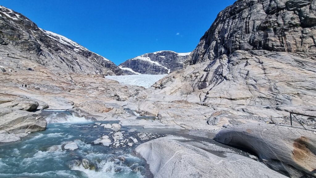Wandeling Nigardsbreen gletjser in Jostedalsbreen NP; Roadtrip route noorwegen, met de auto naar de Lofoten