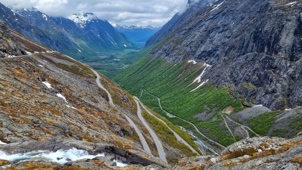 Scenic route Trollstigen; Roadtrip route noorwegen, met de auto naar de Lofoten