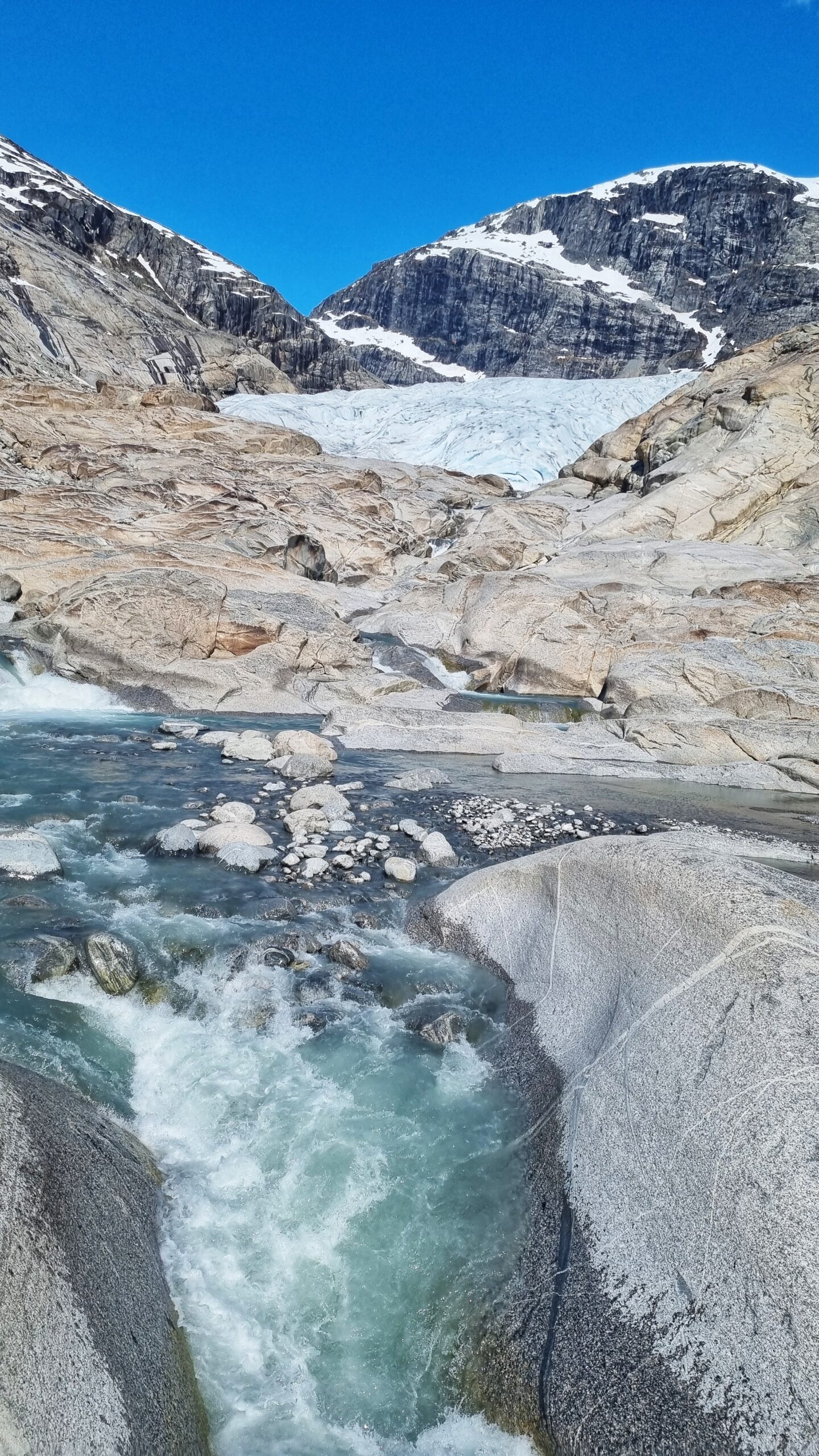 Wandeling Nigardsbreen gletjser in Jostedalsbreen NP; Roadtrip route noorwegen, met de auto naar de Lofoten