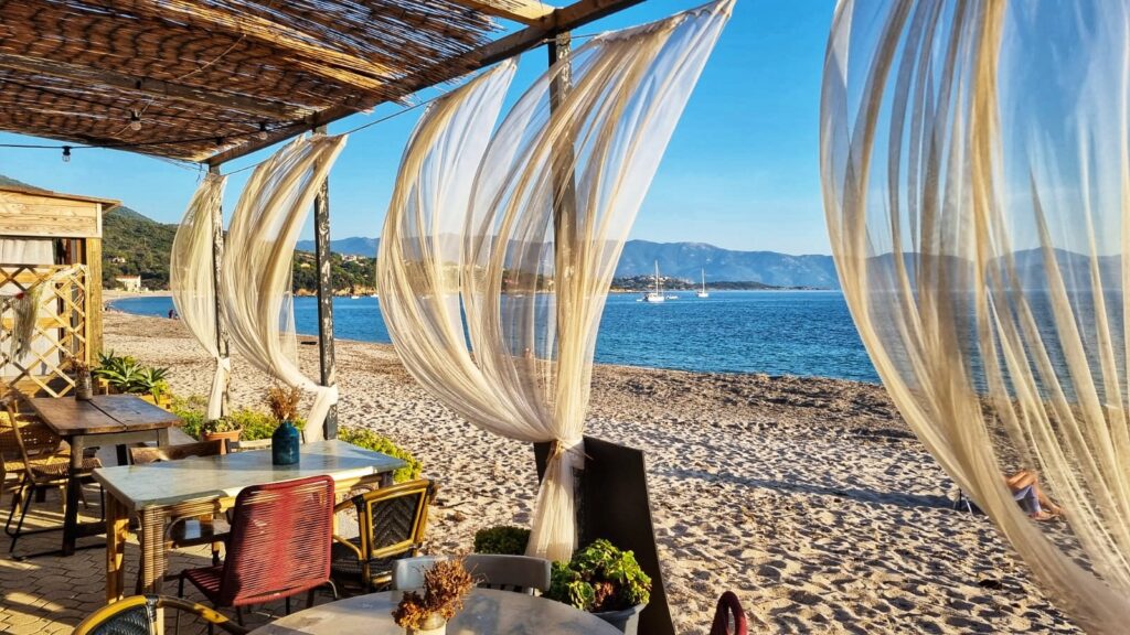 Restaurant, Golf van Sagone, Plage, strand: tips westkust Corsica, mooiste autoroutes, uitzichtpunten, overnachten westen Corsica