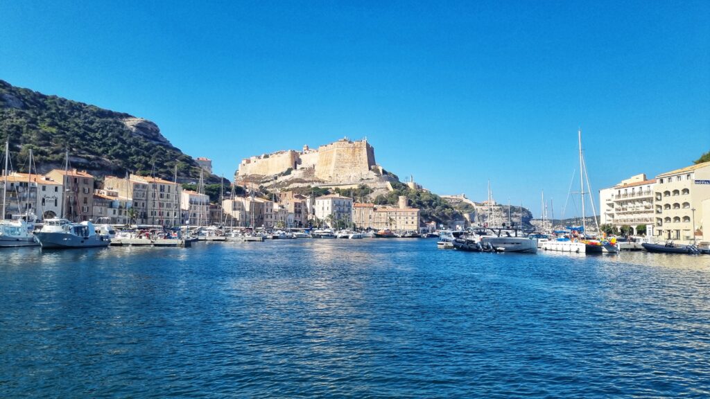 Haven uitzicht citadel vesting: wat te doen in Bonifacio in het zuiden van Corsica, tips voor de mooiste stad van Corsica!