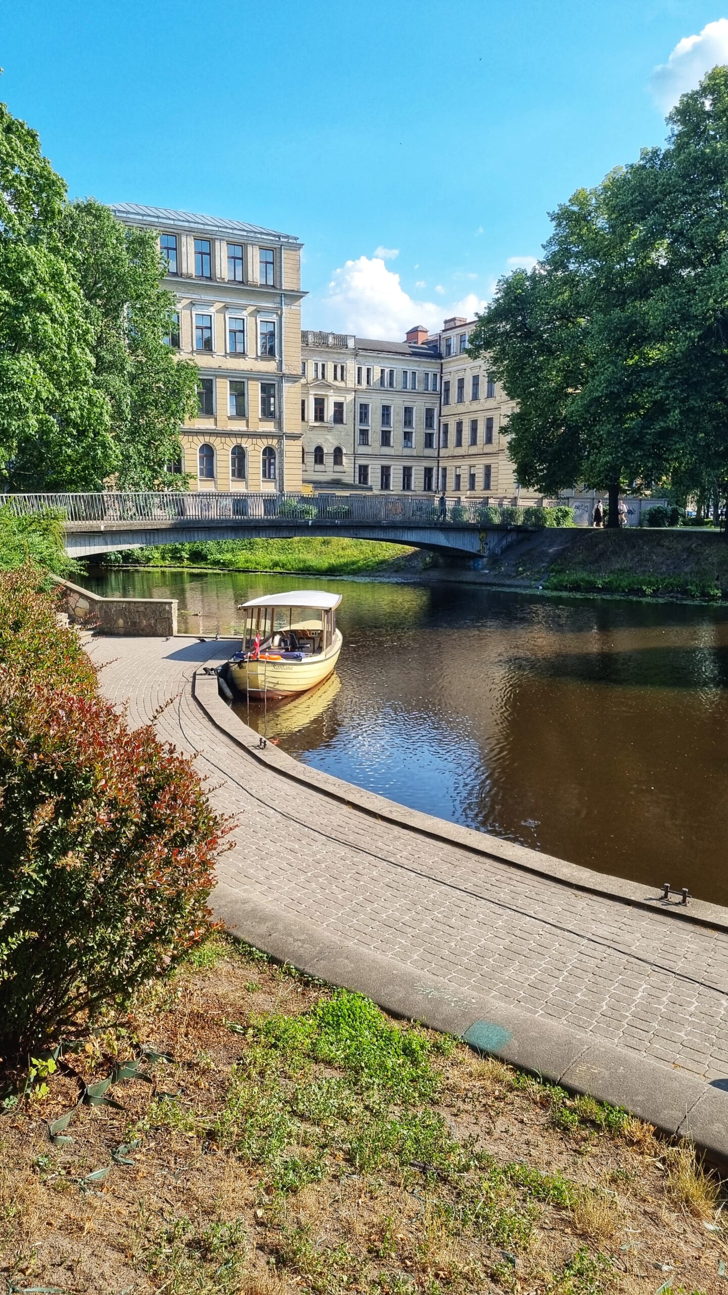 Bootje varen park; bezienswaardigheden stedentrip Riga, Letland: tips wat te doen!