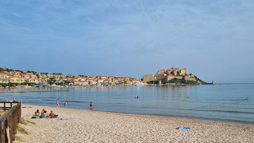 Mooiste strand Calvi: tips wat te doen in Calvi, noorden westen Corsica