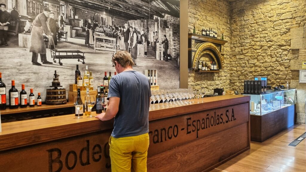 Wijn proeven wijnhuis bodegas franco espanolas; bezienswaardigheden en tips wat te doen in Logroño, La Rioja wijnroute, Spanje