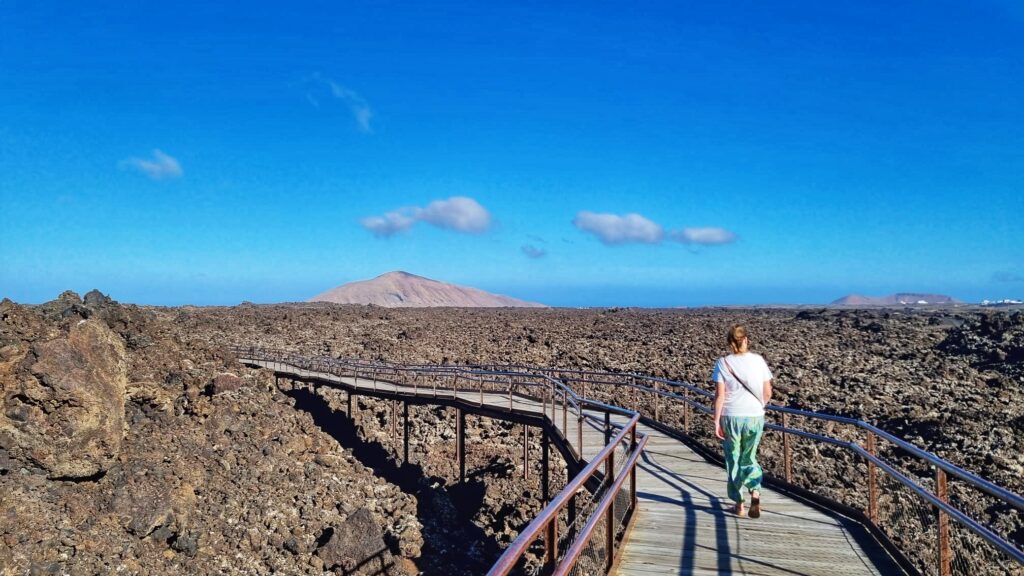 Timanfaya National Park wandelpad toeristencentrum; wat te doen op je Lanzarote vakantie: tips, bezienswaardigheden, mooiste plekken