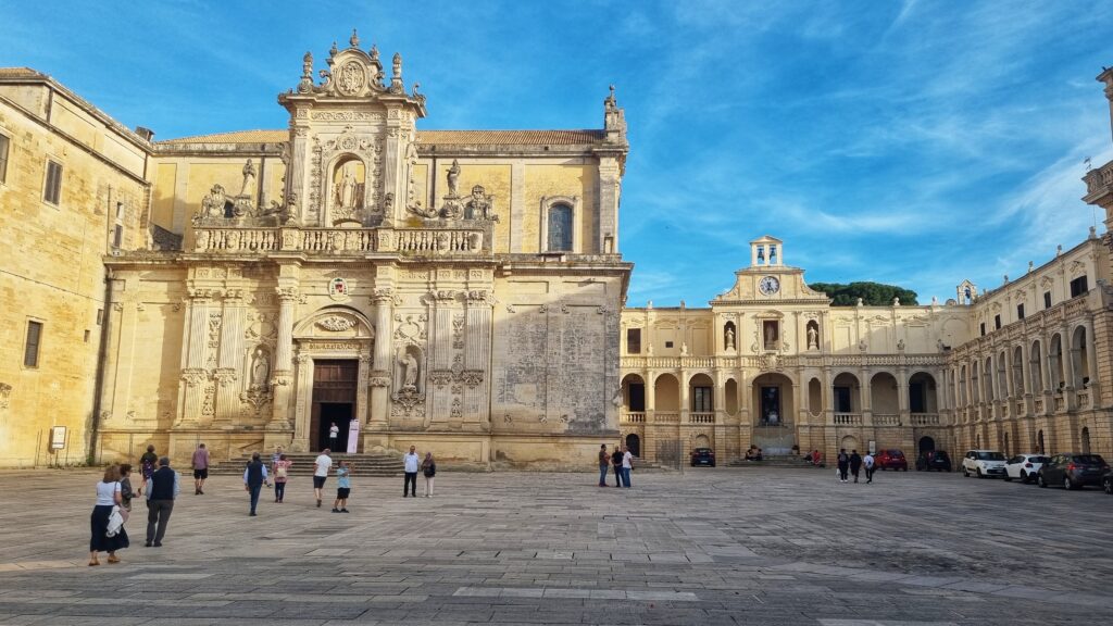 Piazza del Duomo Lecce; tips wat te doen en bezienswaardigheden in Puglia