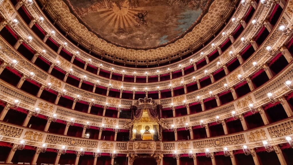 Teatro San Carlo Operagebouw, wat te doen in Napels en omgeving, stedentrip tips, Zuid-Italië