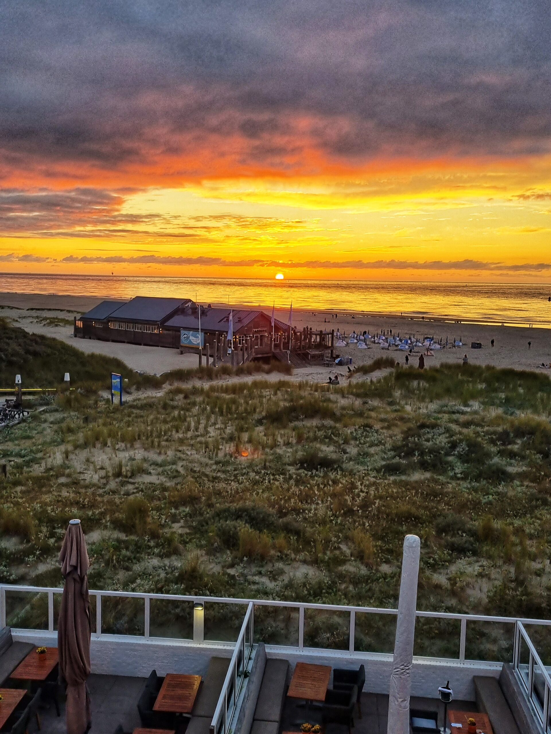 Zonsondergang strand; tips wat te doen op Vlieland, weekendje Waddeneilanden