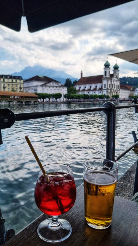 Kapelbrug, Altstadt, terrassen, eten en drinken Luzern; tips wat te doen in Luzern, Zwitserland