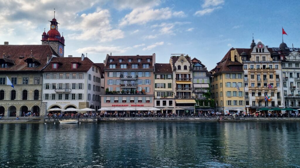 Terrassen, Overnachten, Altstadt, eten, drinken Luzern; tips wat te doen in Luzern, Zwitserland