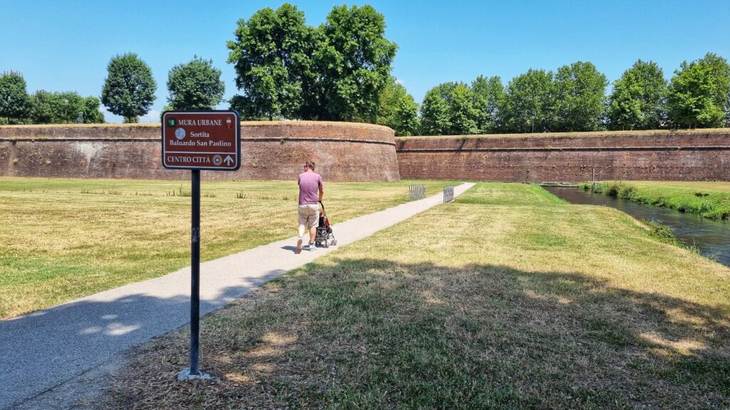Baluardo San Paolino vestingmuur; bezienswaardigheid Lucca, tip wat te doen