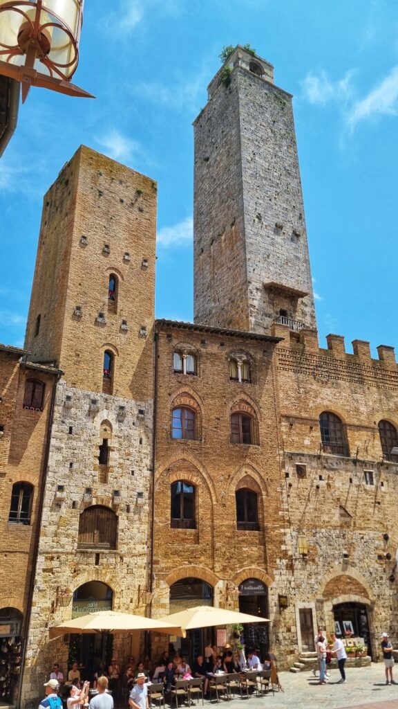 Piazza Duomo; bezienswaardigheden San Gimignano tips