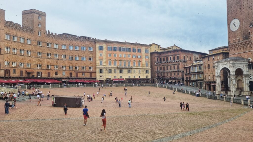 Piazza del Campo Siena, met de auto naar Toscane