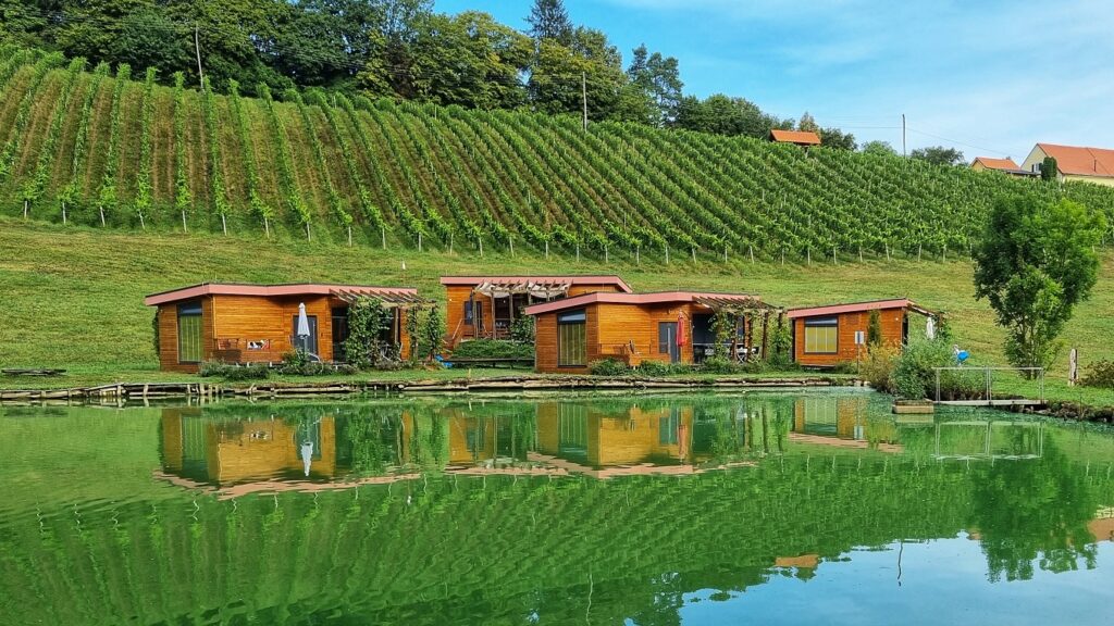 Wijnvelden huisjes Naturasort: bijzonder overnachten in Maribor Slovenië, bij wijnroute Jeruzalem