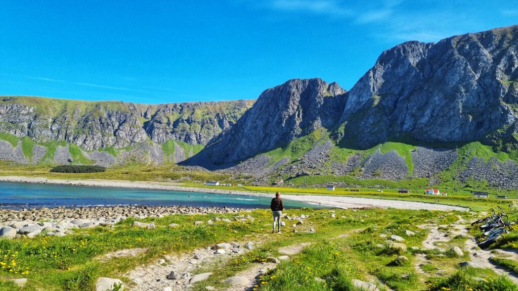 Surfen bij Unstad beach: Lofoten roadtrip route: bezienswaardigheden & tips
