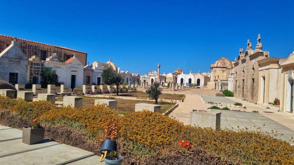 Begraafplaats Bonifacio: wat te doen in Bonifacio in het zuiden van Corsica, tips voor de mooiste stad van Corsica!