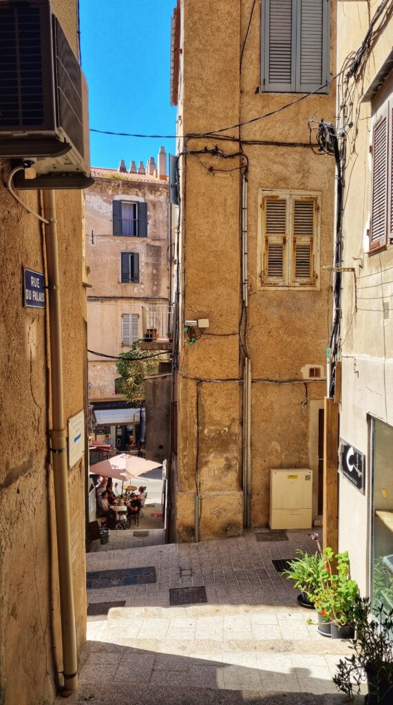 Stadswandeling historisch centrum Bonifacio: wat te doen in Bonifacio in het zuiden van Corsica, tips voor de mooiste stad van Corsica!