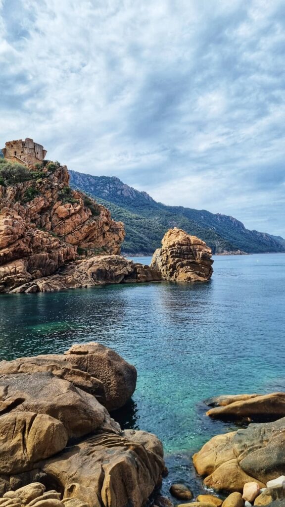 Porto uitzicht rotsen kustlijn: tips westkust Corsica, mooiste autoroutes, uitzichtpunten, overnachten westen Corsica