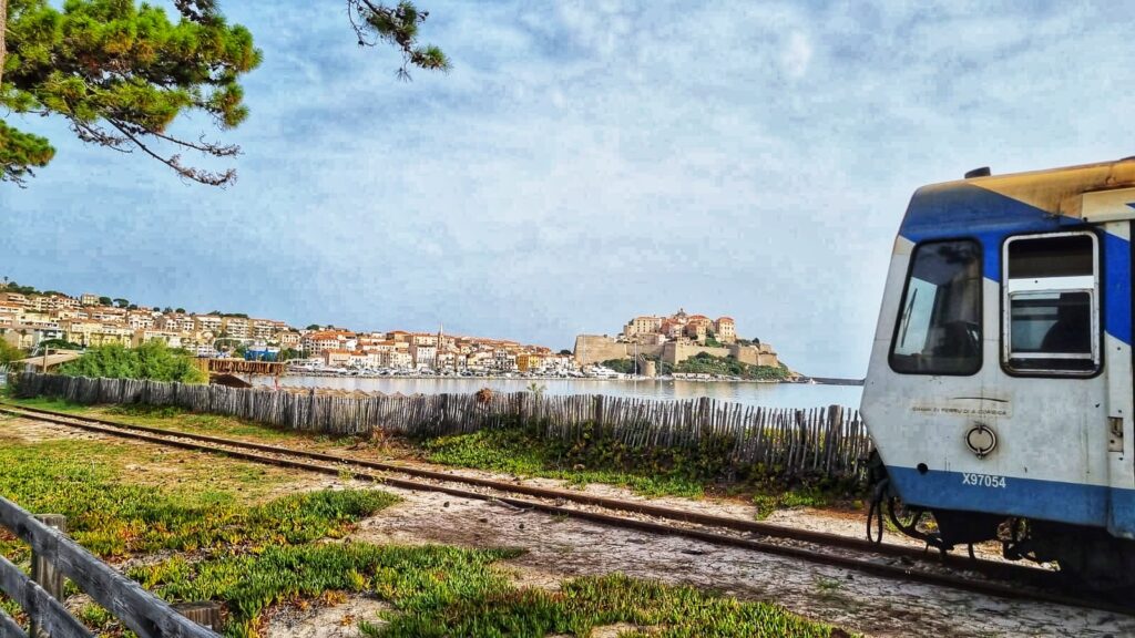 Trein mooiste strand Calvi L'Île-Rousse: tips wat te doen in Calvi, noorden westen Corsica