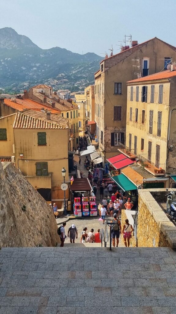 Winkelen in Calvi: tips wat te doen in Calvi, noorden westen Corsica