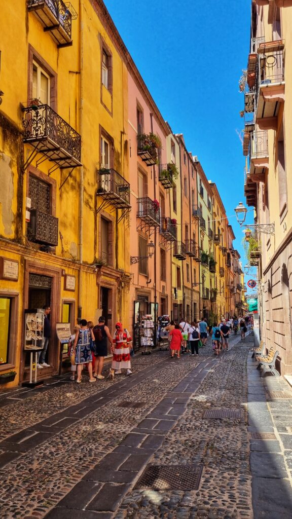 Historisch centrum Bosa: Vakantie in Sardinië tips, mooiste plekken, en roadtrip route