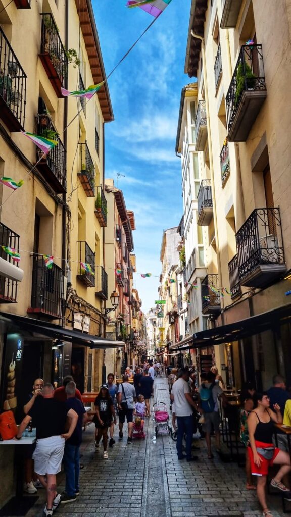Pinchos-eten-pinchobar-Calle-de-San-Juan-bezienswaardigheden-tips-wat-te-doen-in-Logono-Rioja-Spanje