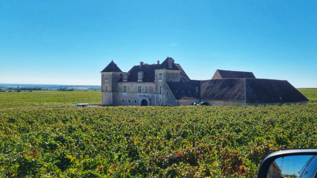 Clos de Vougeot, chateau, wijngaarden: tips voor Bourgogne wijnroute Route des Grands Crus