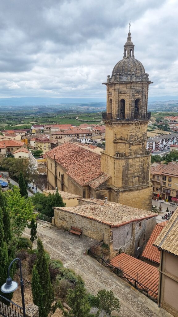 Labastida uitzichtpunt kerk; tips wijnstreek la rioja (alavesa wijnroute) en de mooiste Spaanse dorpen