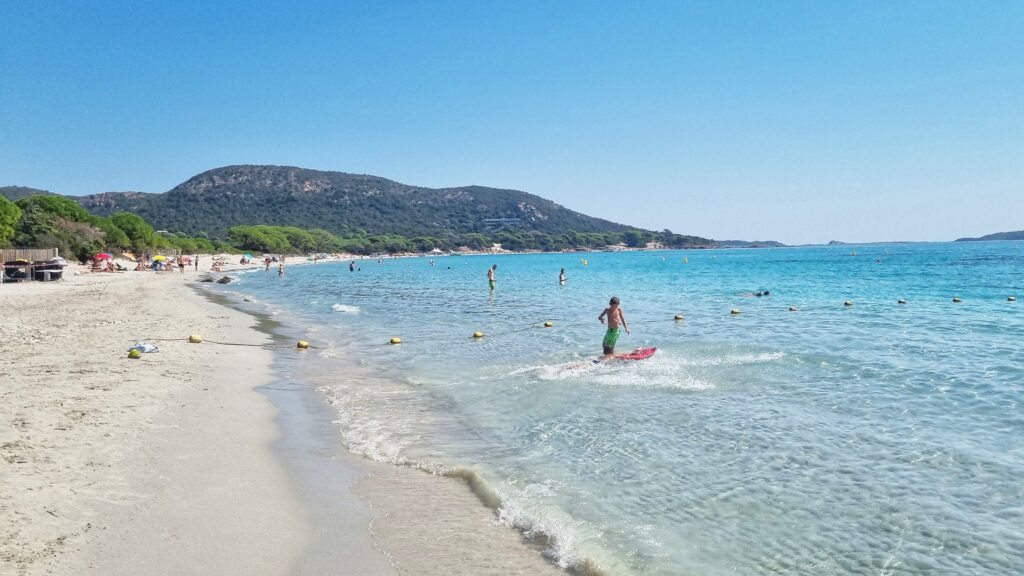 Palombaggio strand Porto Vecchio BonifacioEen Corsica vakantie? Word ook verliefd met deze rondreis route van noord naar zuid: tips voor de leukste steden, mooiste autoroutes en fijnste stranden! Zoals een bezoek aan dorp Speloncato in de bergen.