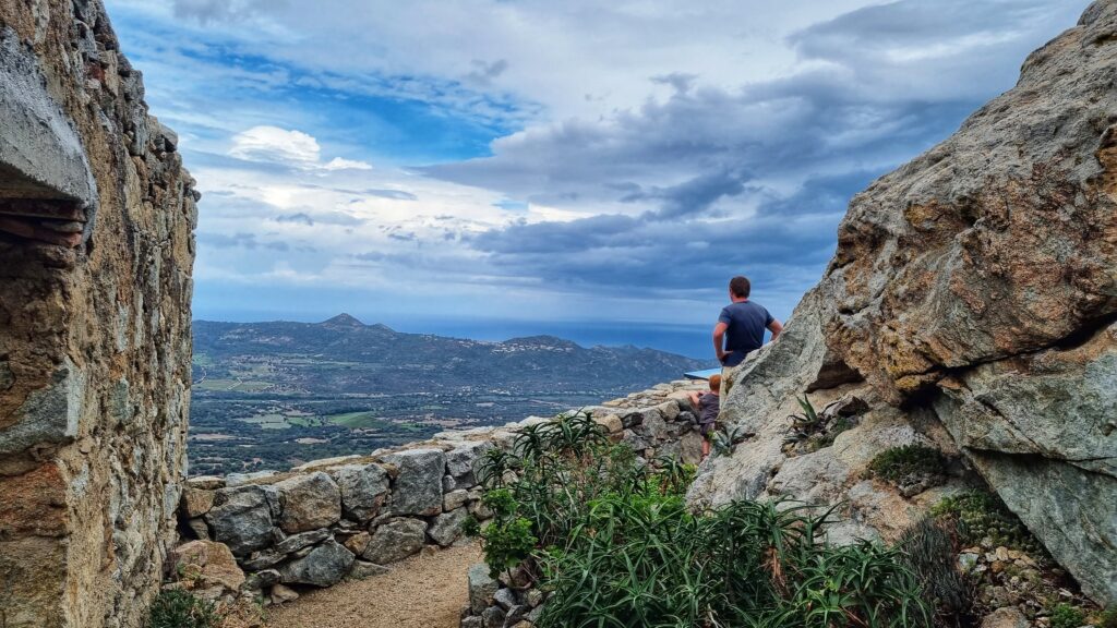 Speloncato uitzichtpunt bergen noorden; vakantie Corsica, tips voor een rondreis route met de auto