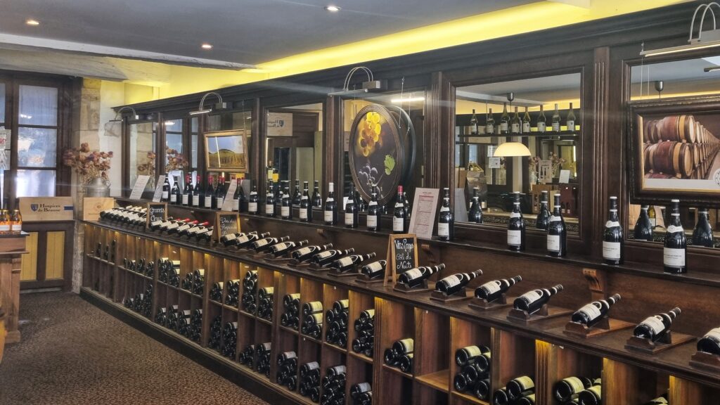 Wijn kopen wijnwinkel Moillard; tips bezienswaardigheden + wat te doen in Beaune, Bourgogne (tussenstop Route du Soleil)