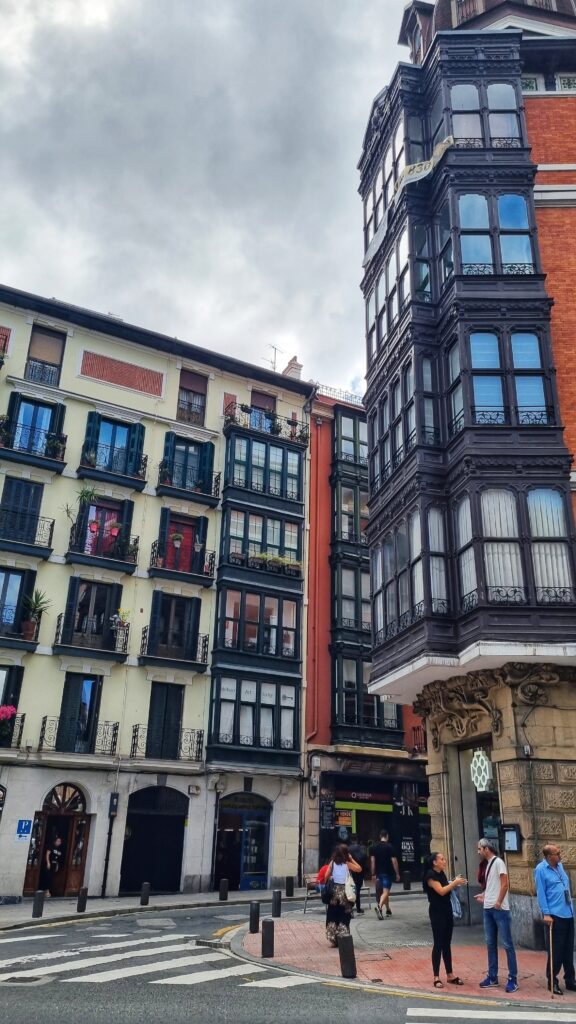 Winkelen in nieuwe centrum; doen in Bilbao, Baskenland, Spanje, bezienswaardigheden en tips