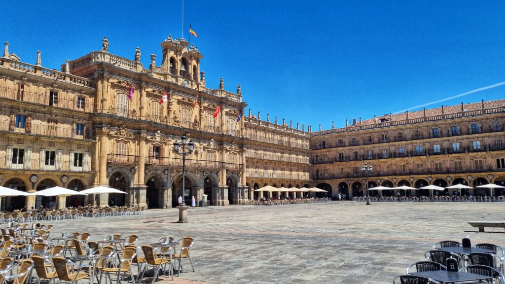 Plaza Mayor; wat te doen in Salamanca, de mooiste stad van Spanje: bezienswaardigheden + tips