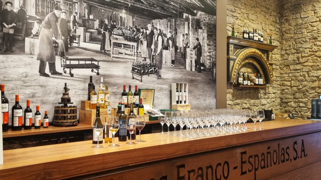 Wijn proeven wijnhuis bodegas franco espanolas; bezienswaardigheden en tips wat te doen in Logroño, La Rioja wijnroute, Spanje