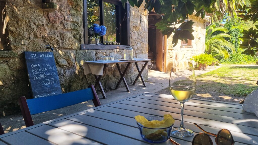 Albariño wijn proeven bij Bodega Gil Armada in Cambados; tip voor de mooiste plekken Galicië Spanje
