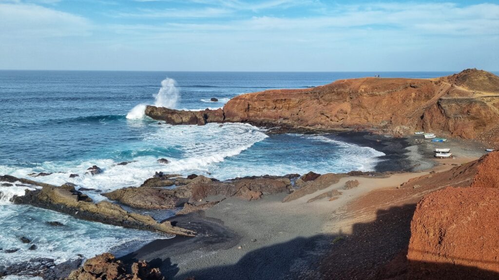 Charco de los Clicos, het groene meer bij El Golfo; wat te doen op je Lanzarote vakantie: tips, bezienswaardigheden, mooiste plekken