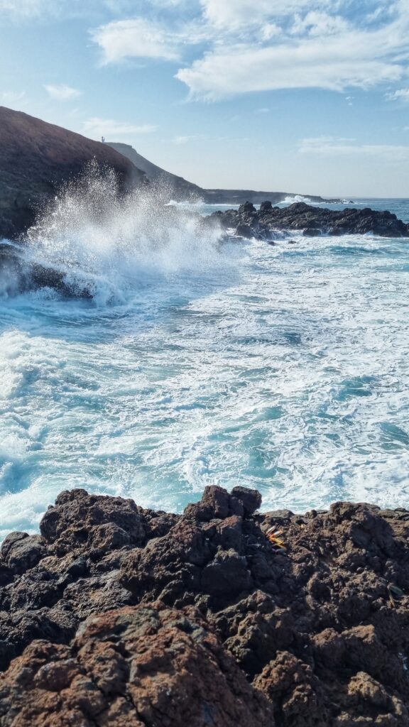 Charco de los Clicos, het groene meer bij El Golfo; wat te doen op je Lanzarote vakantie: tips, bezienswaardigheden, mooiste plekken
