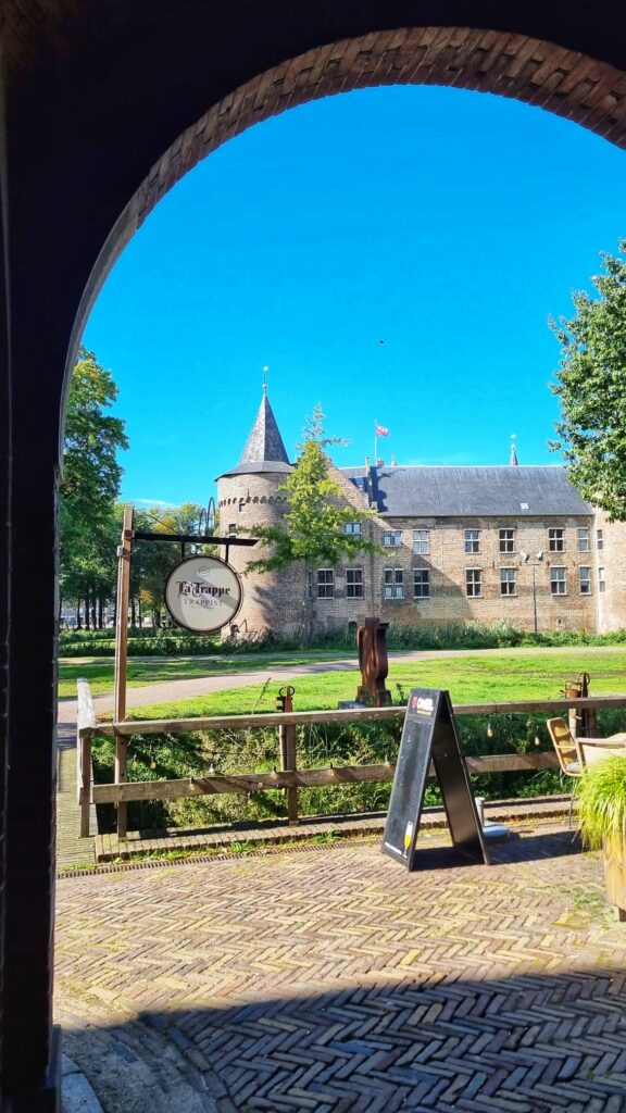 Beeldenroute, kasteel Helmond, kasteeltuinconcerten, museum; wat te doen in Helmond, bezienswaardigheden, tips