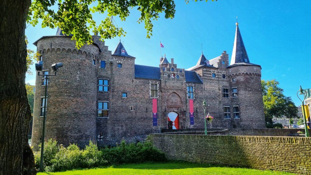 Beeldenroute, kasteel Helmond, kasteeltuinconcerten, museum; wat te doen in Helmond, bezienswaardigheden, tips