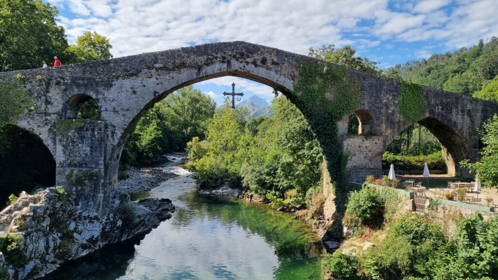 Romeinse brug Cangas de Onís, Picos de Europa: tips & bezienswaardigheden